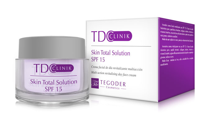 Bote Skin Total Solution SPF 15, crema facial revitalizante